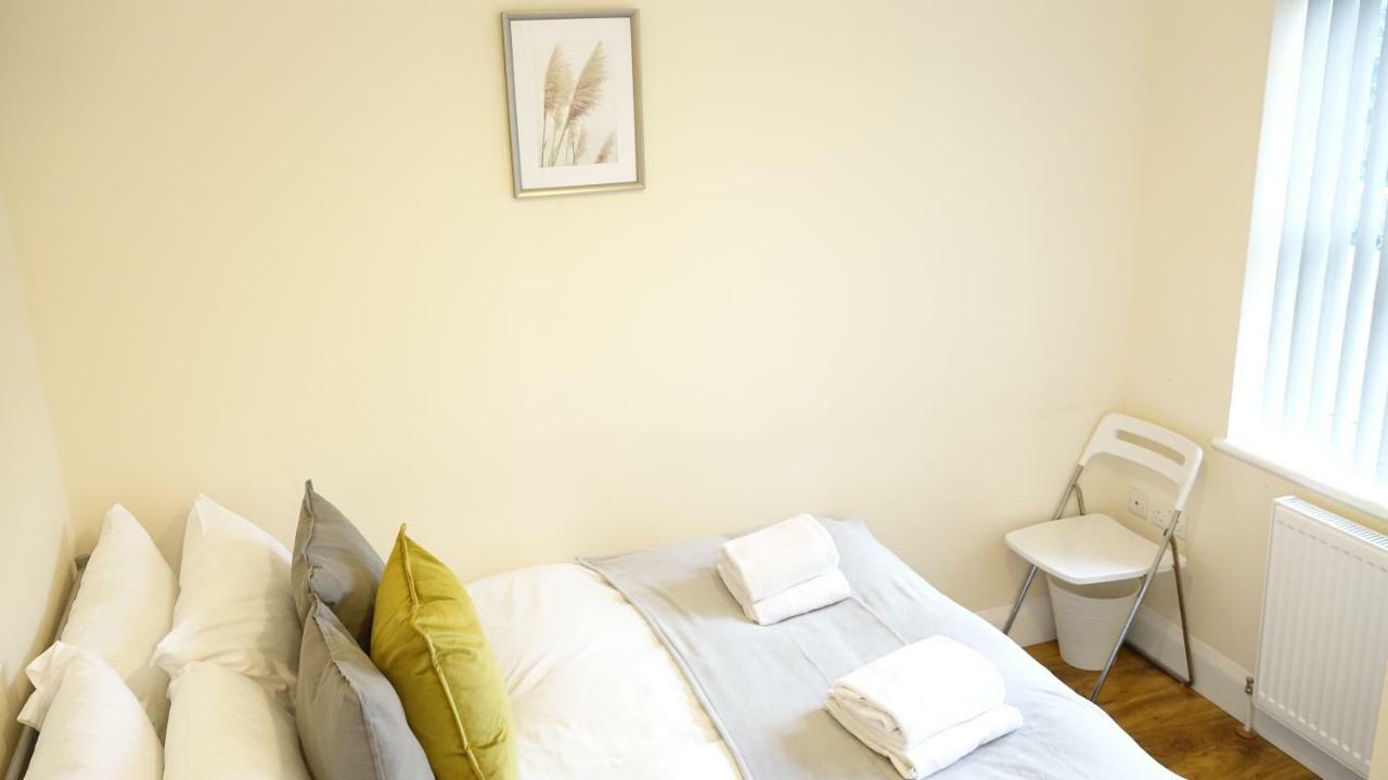 Heathrow Ensuite Rooms- Auto Check In 伦敦 外观 照片
