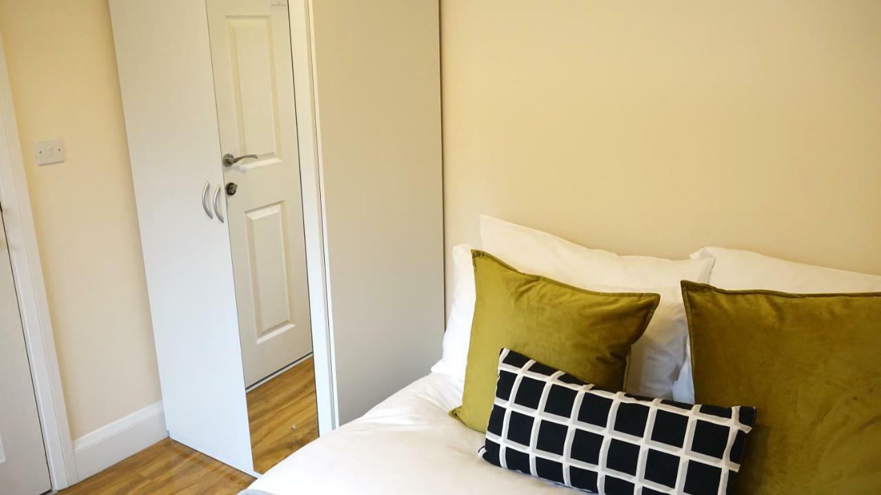 Heathrow Ensuite Rooms- Auto Check In 伦敦 外观 照片
