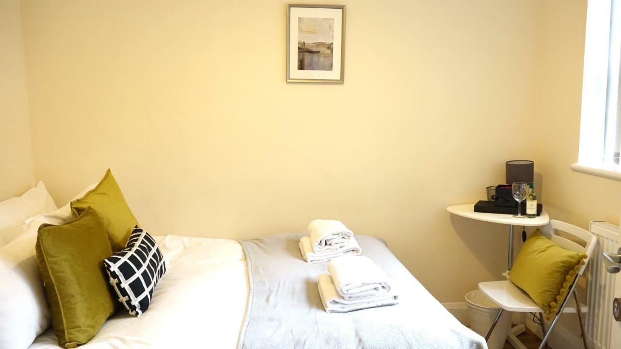 Heathrow Ensuite Rooms- Auto Check In 伦敦 外观 照片