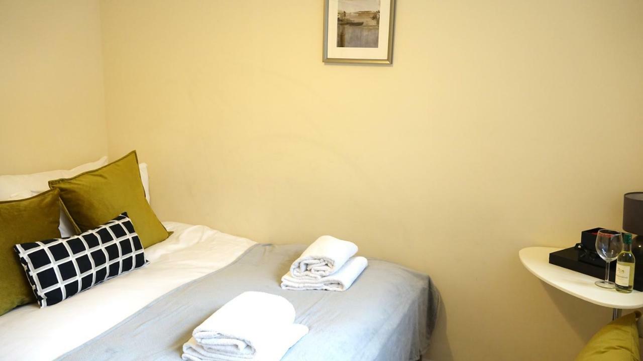 Heathrow Ensuite Rooms- Auto Check In 伦敦 外观 照片