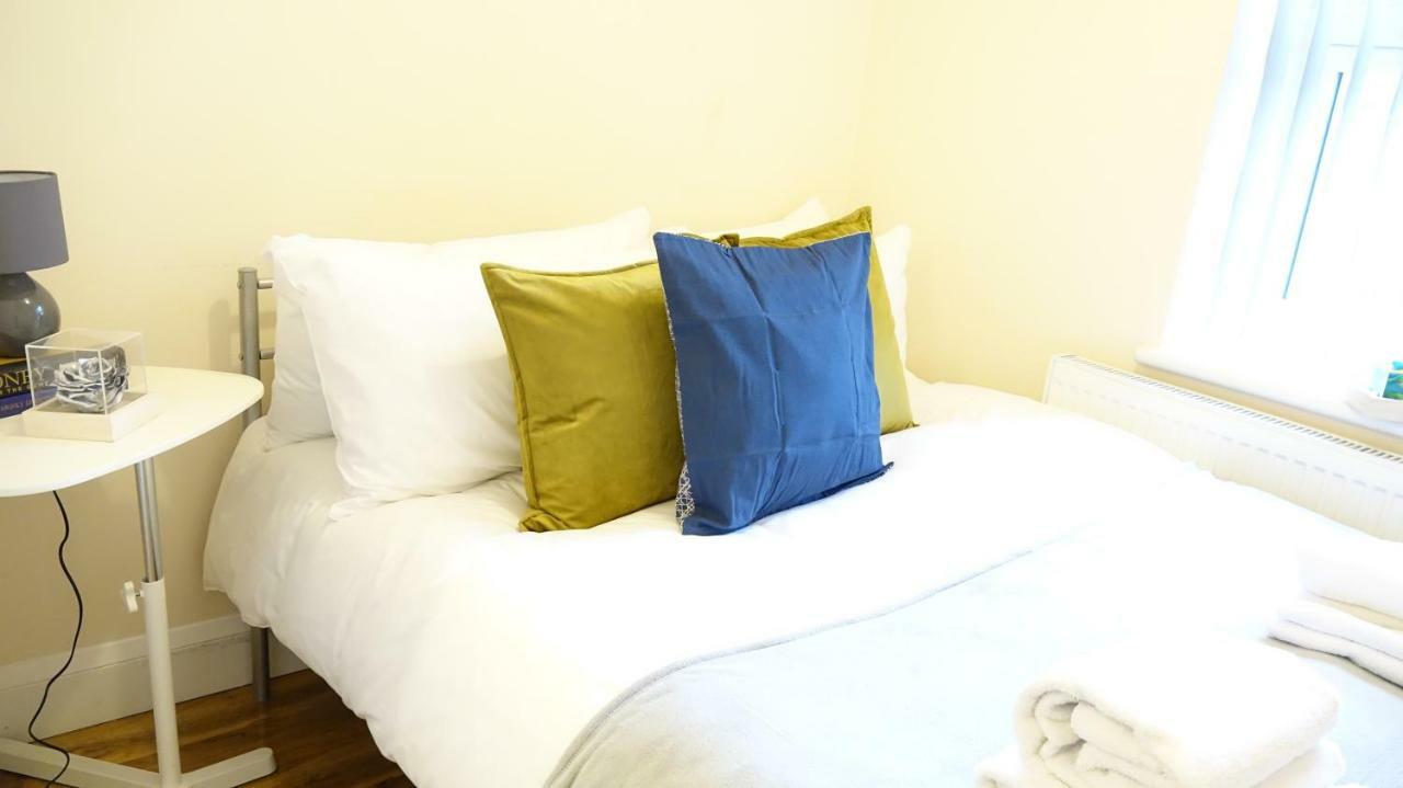 Heathrow Ensuite Rooms- Auto Check In 伦敦 外观 照片
