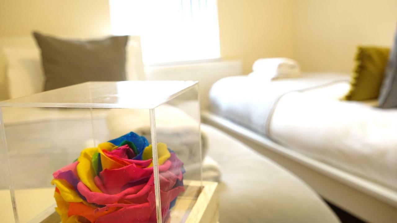 Heathrow Ensuite Rooms- Auto Check In 伦敦 外观 照片