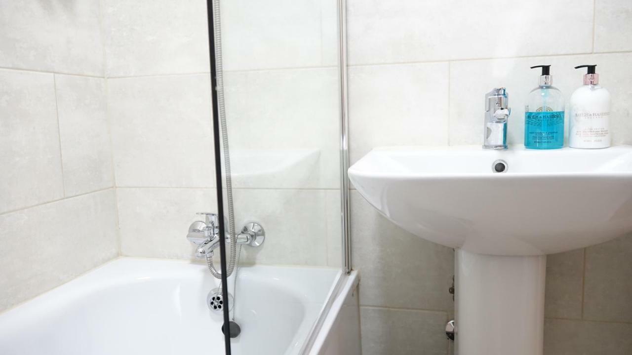 Heathrow Ensuite Rooms- Auto Check In 伦敦 外观 照片