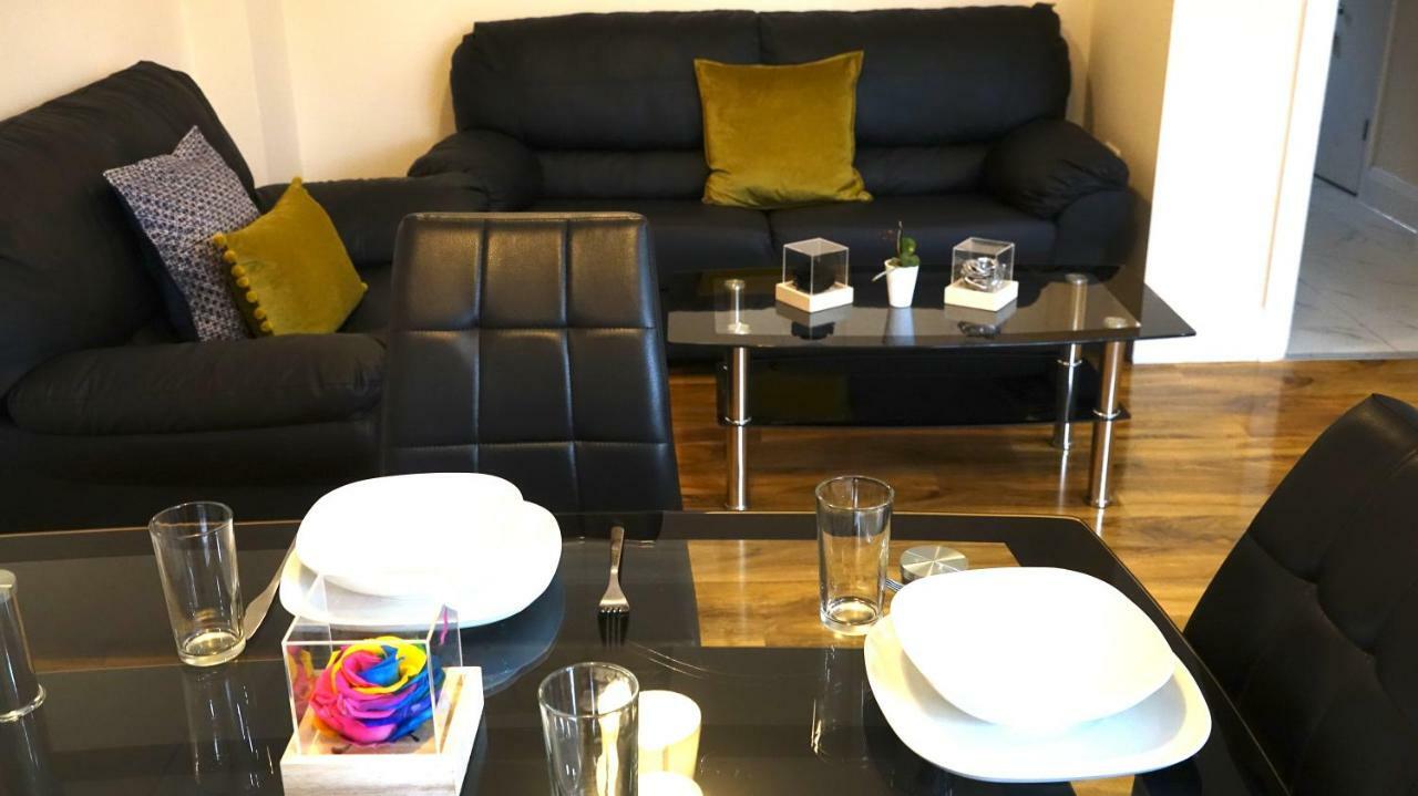 Heathrow Ensuite Rooms- Auto Check In 伦敦 外观 照片