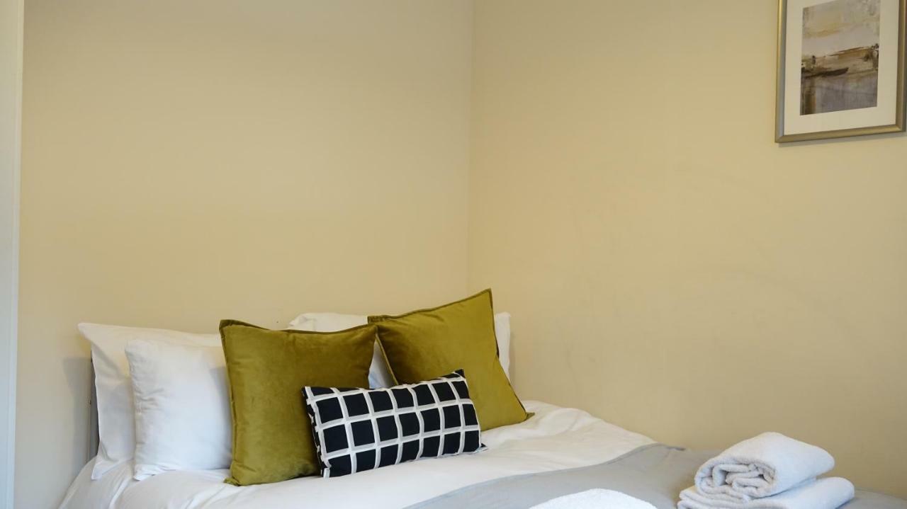 Heathrow Ensuite Rooms- Auto Check In 伦敦 外观 照片