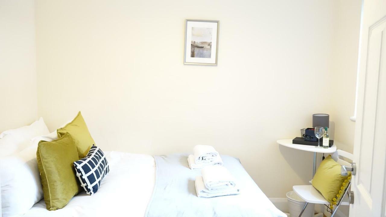 Heathrow Ensuite Rooms- Auto Check In 伦敦 外观 照片