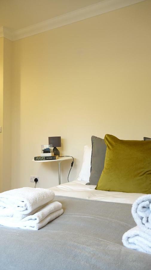 Heathrow Ensuite Rooms- Auto Check In 伦敦 外观 照片