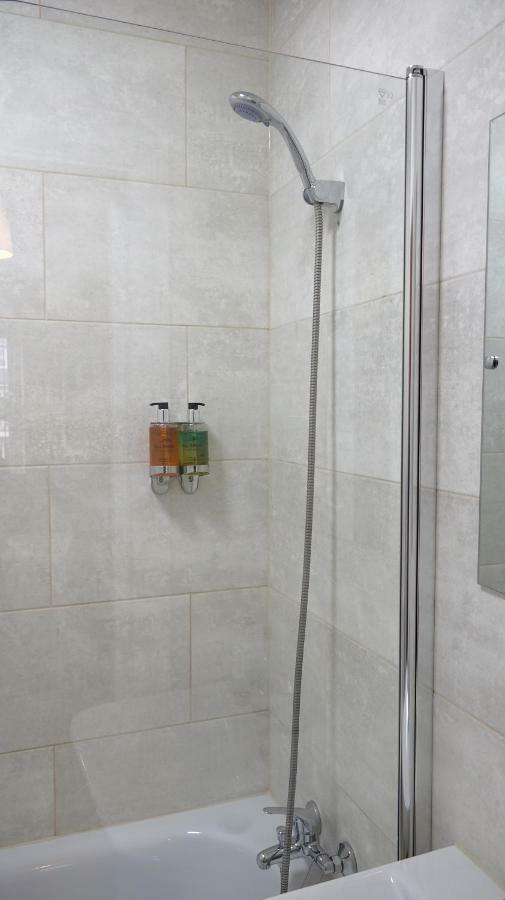Heathrow Ensuite Rooms- Auto Check In 伦敦 外观 照片