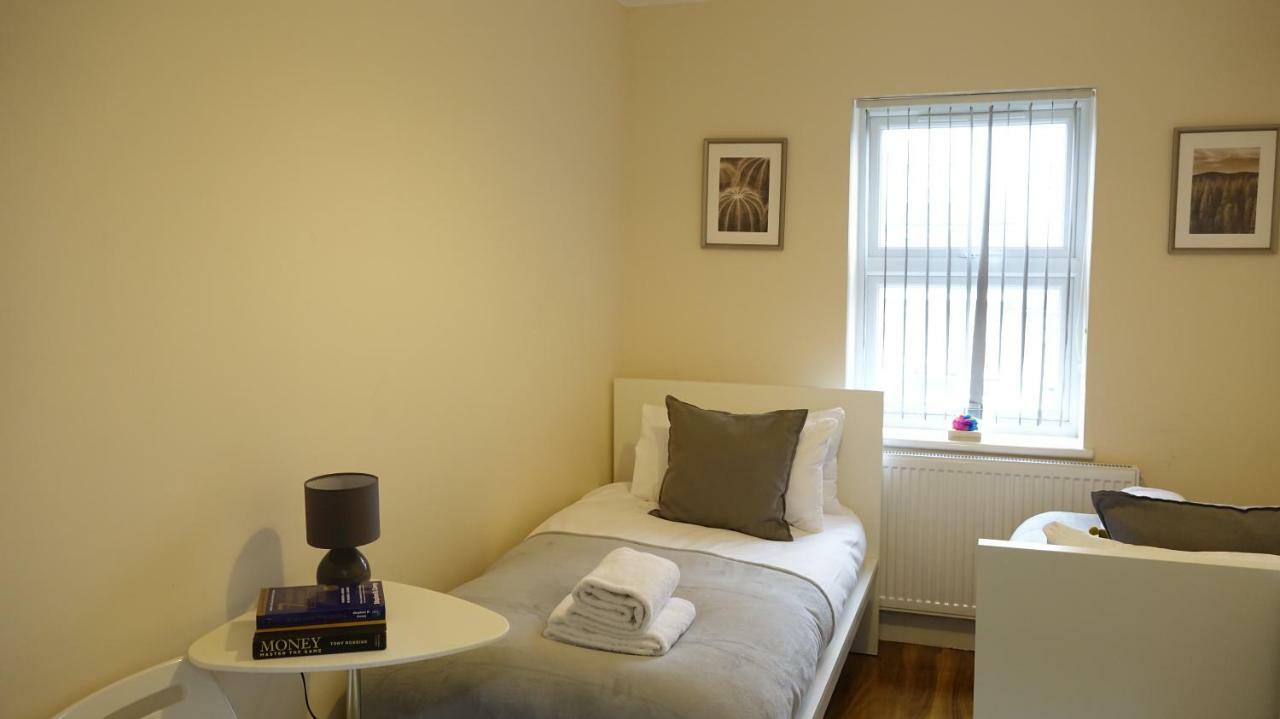 Heathrow Ensuite Rooms- Auto Check In 伦敦 外观 照片