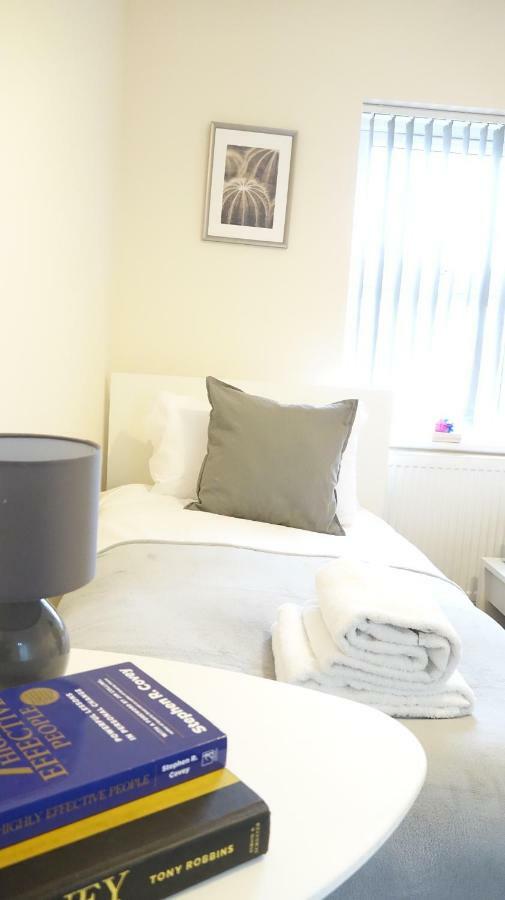 Heathrow Ensuite Rooms- Auto Check In 伦敦 外观 照片